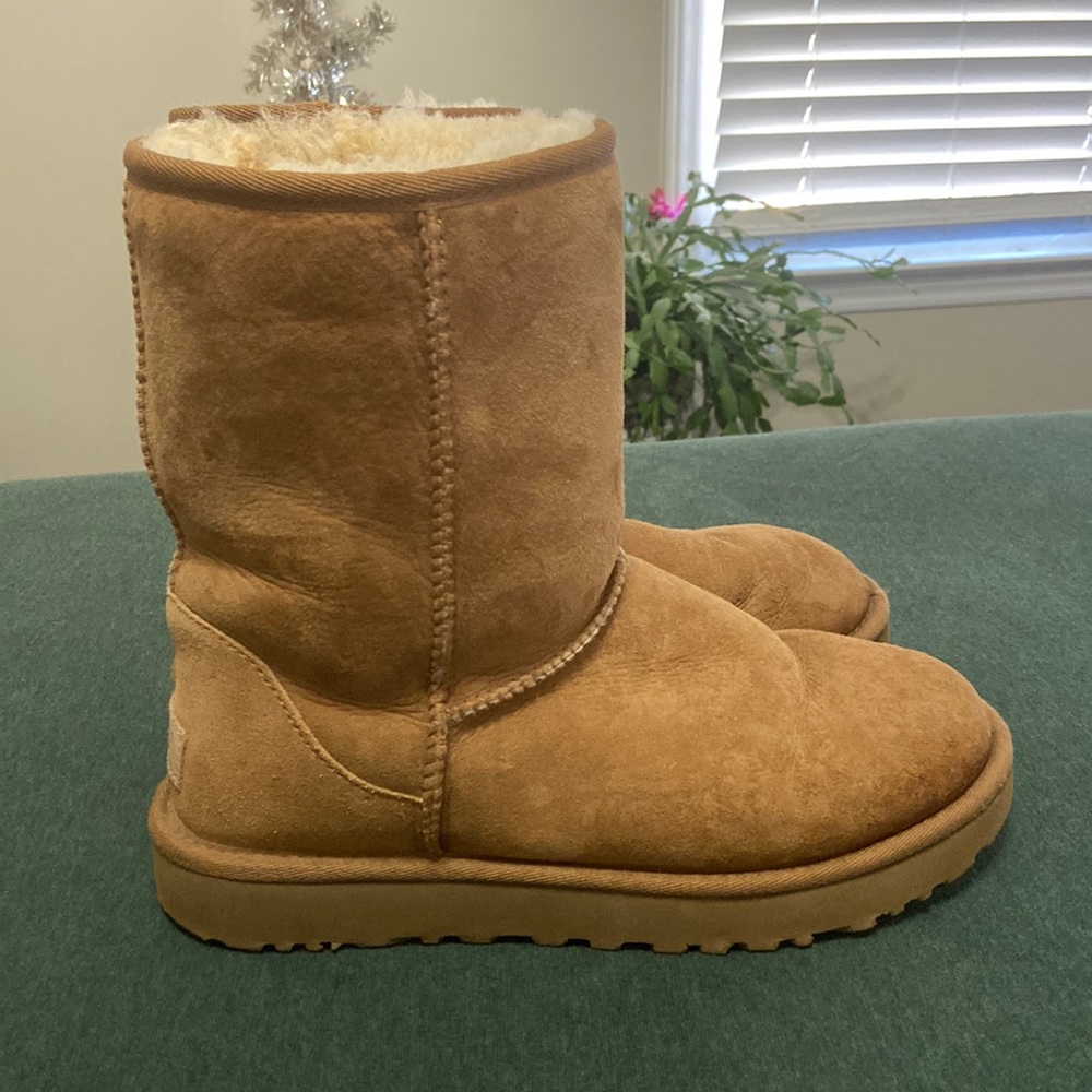 UGG